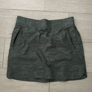 Orvis Camo Embossed Travel Skort with Inner Shorts Size M
